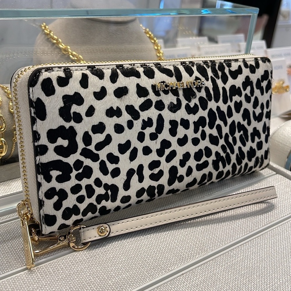 MICHAEL KORS
Leather Lg Continental Wristlet Phone Wallet Exotic Print Hair Calf - Picture 16 of 16